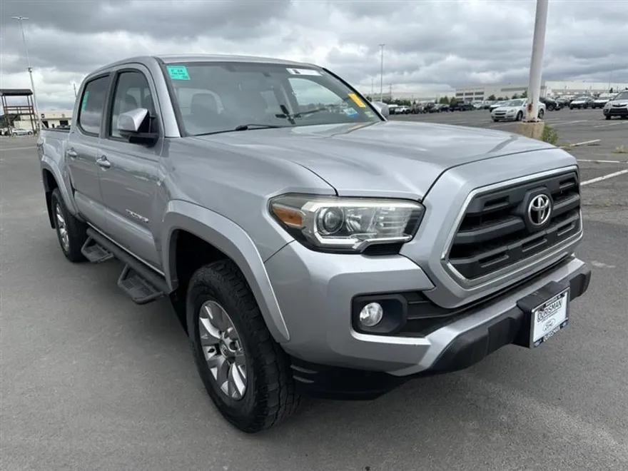 2017 Toyota Tacoma SR5 photo 1