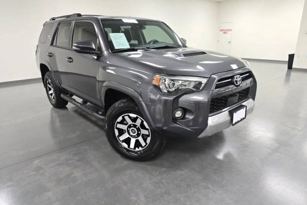 2022 Toyota 4Runner TRD Off-Road Premium photo 1