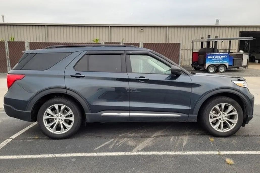 2022 Ford Explorer XLT photo 1