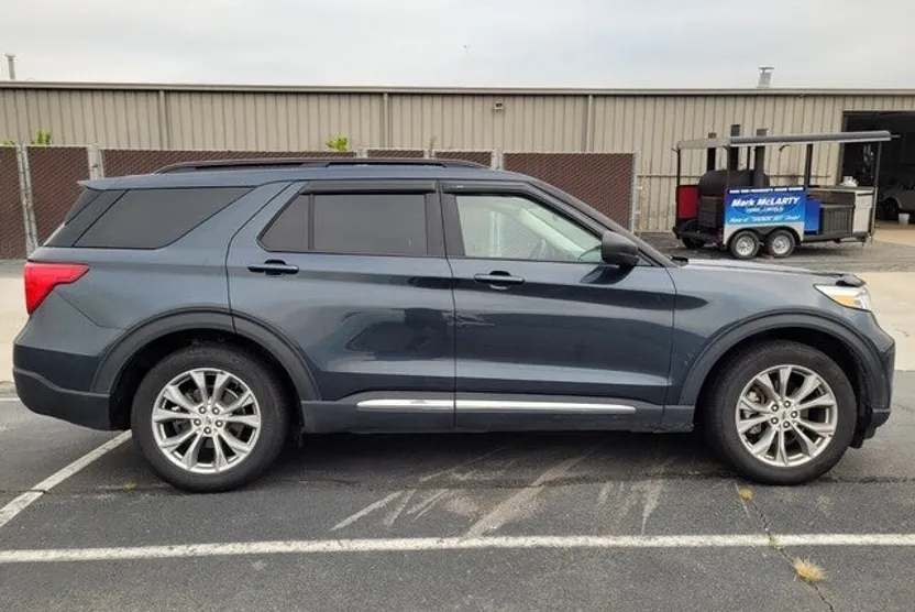 2022 Ford Explorer XLT photo 1