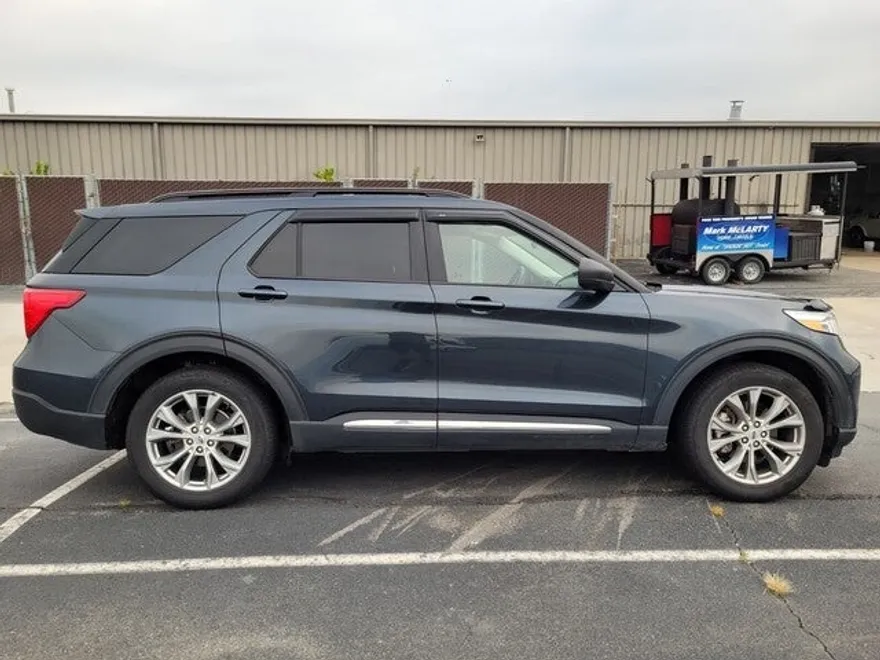 2022 Ford Explorer XLT photo 1