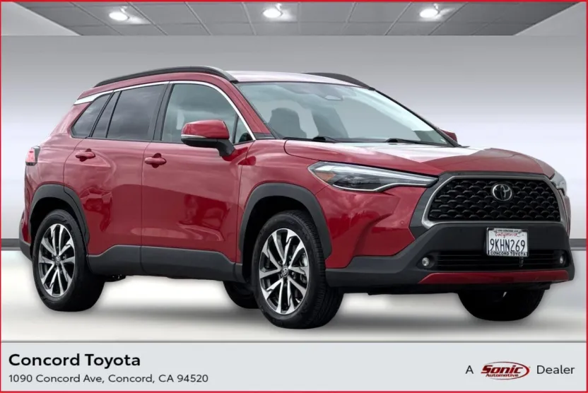 2024 Toyota Corolla Cross XLE photo 1