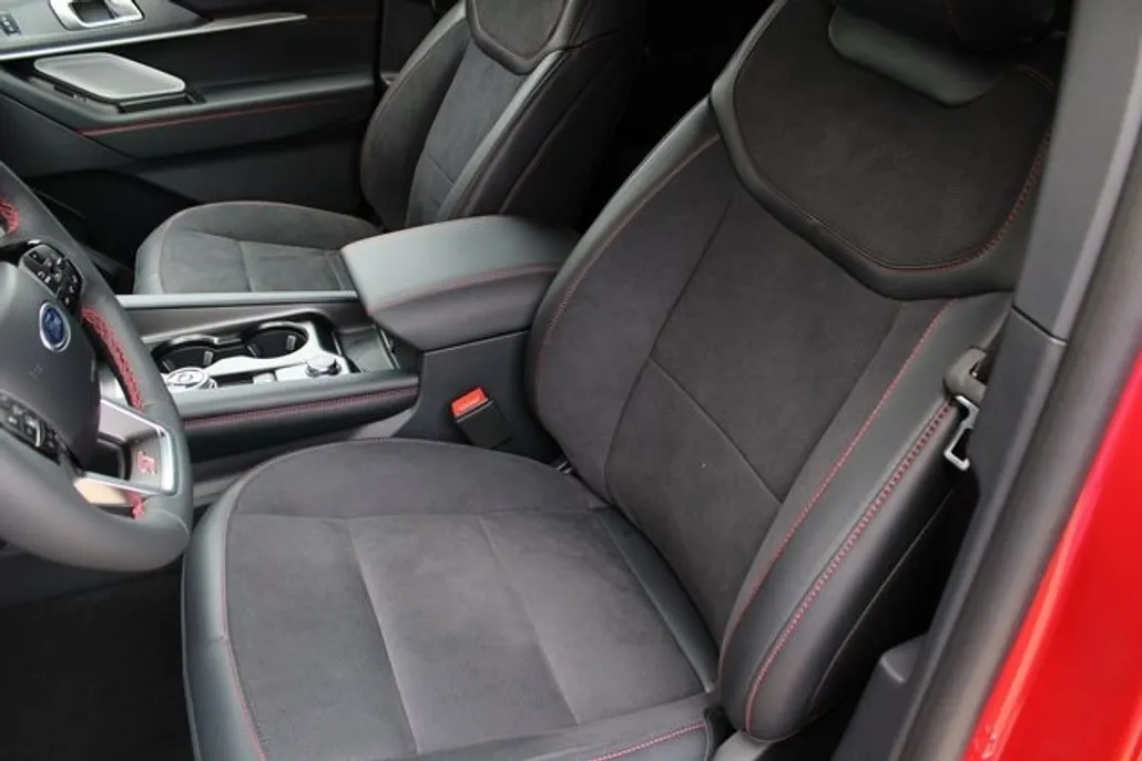 2025 Ford Explorer ST photo 1
