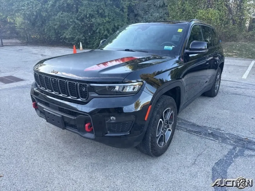 2022 Jeep Grand Cherokee Trailhawk photo 1