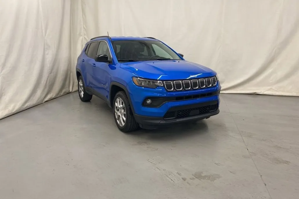 2022 Jeep Compass Latitude Lux photo 1