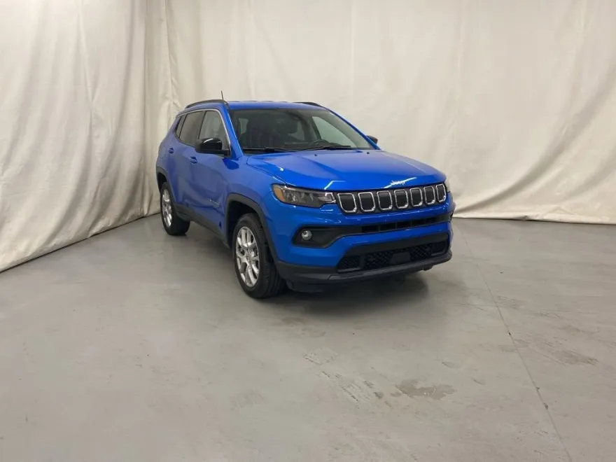 2022 Jeep Compass Latitude Lux photo 1