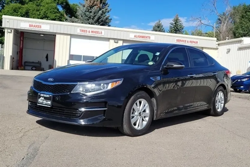 2017 Kia Optima LX photo 1