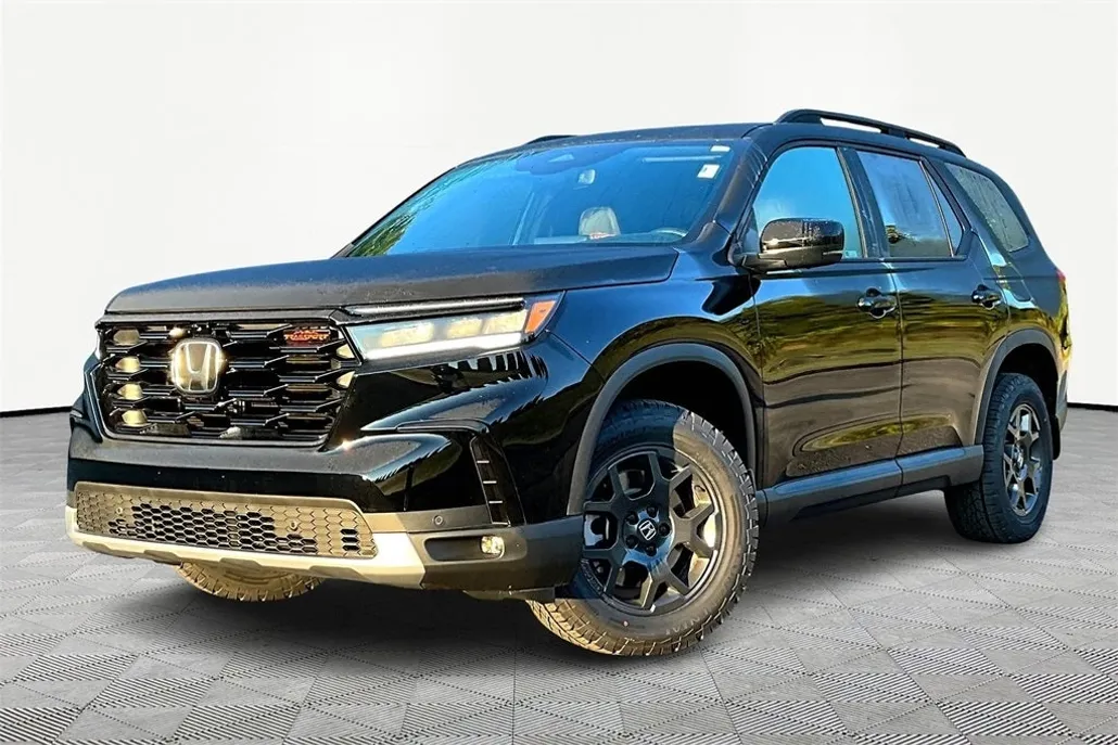2025 Honda Pilot TrailSport photo 1