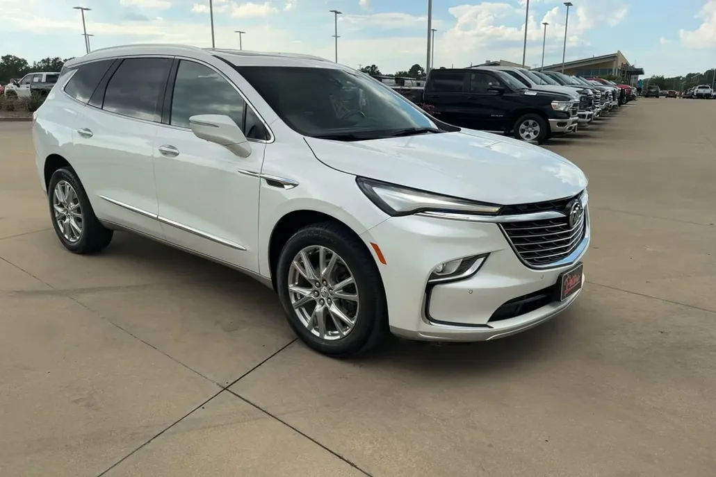 2023 Buick Enclave Premium photo 1
