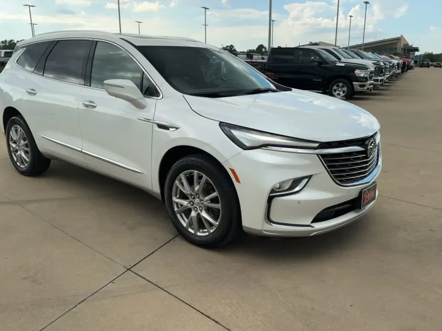 2023 Buick Enclave Premium photo 1