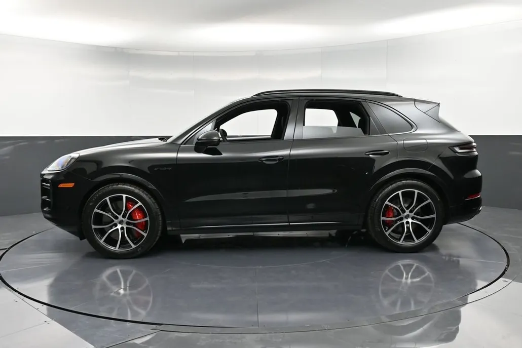2026 Porsche Cayenne Turbo photo 1