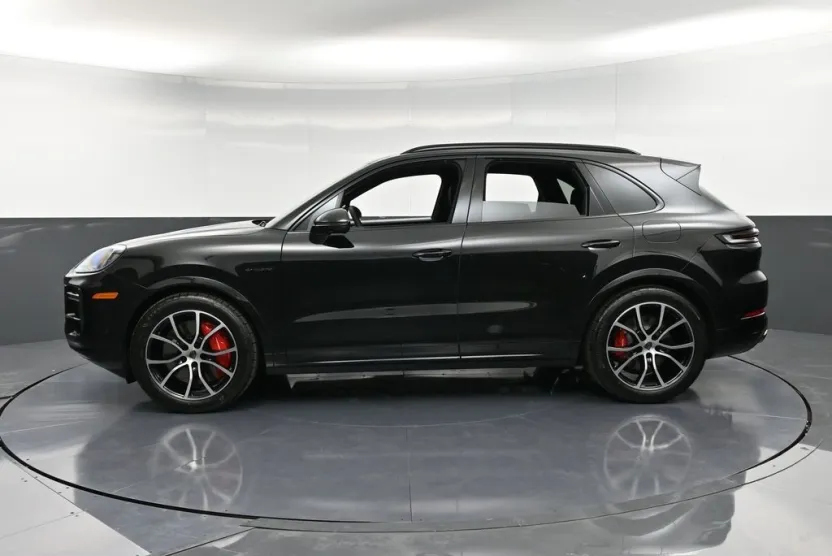 2026 Porsche Cayenne Turbo photo 1