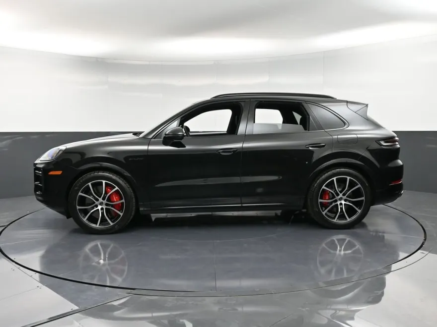 2026 Porsche Cayenne Turbo photo 1