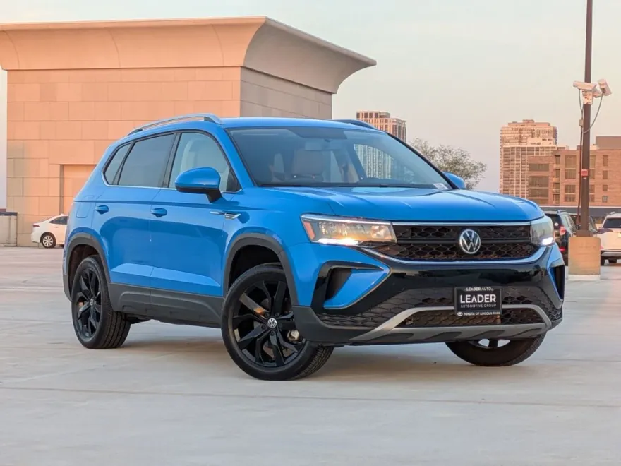 2022 Volkswagen Taos SE photo 1