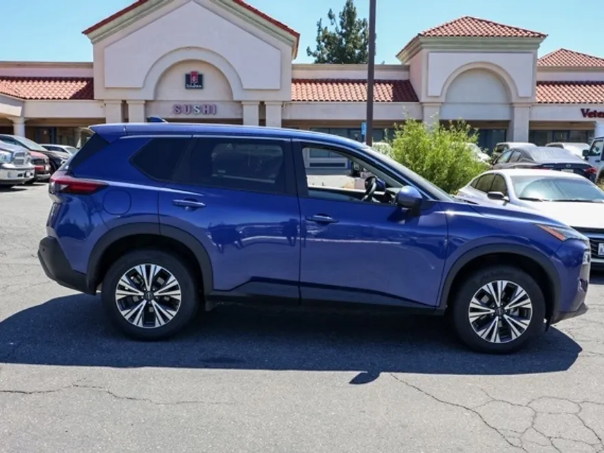 2023 Nissan Rogue SV photo 1