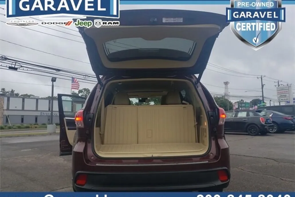 2019 Toyota Highlander XLE photo 1