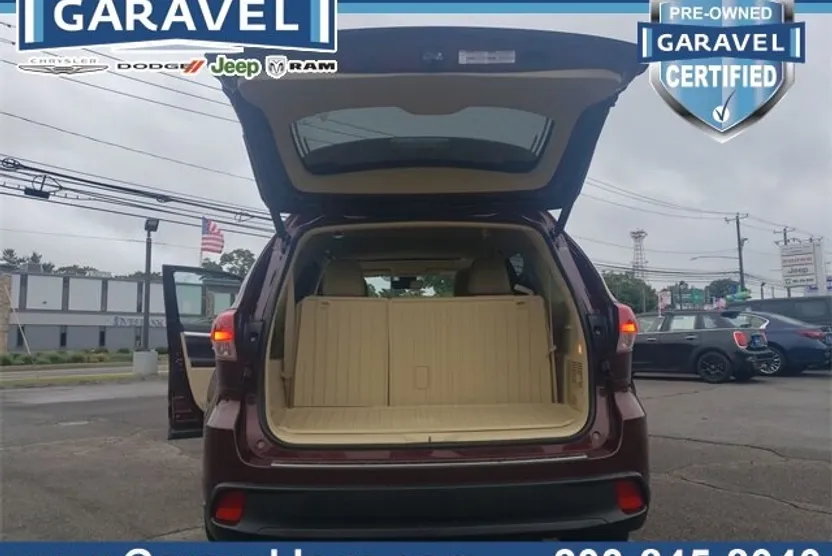 2019 Toyota Highlander XLE photo 1