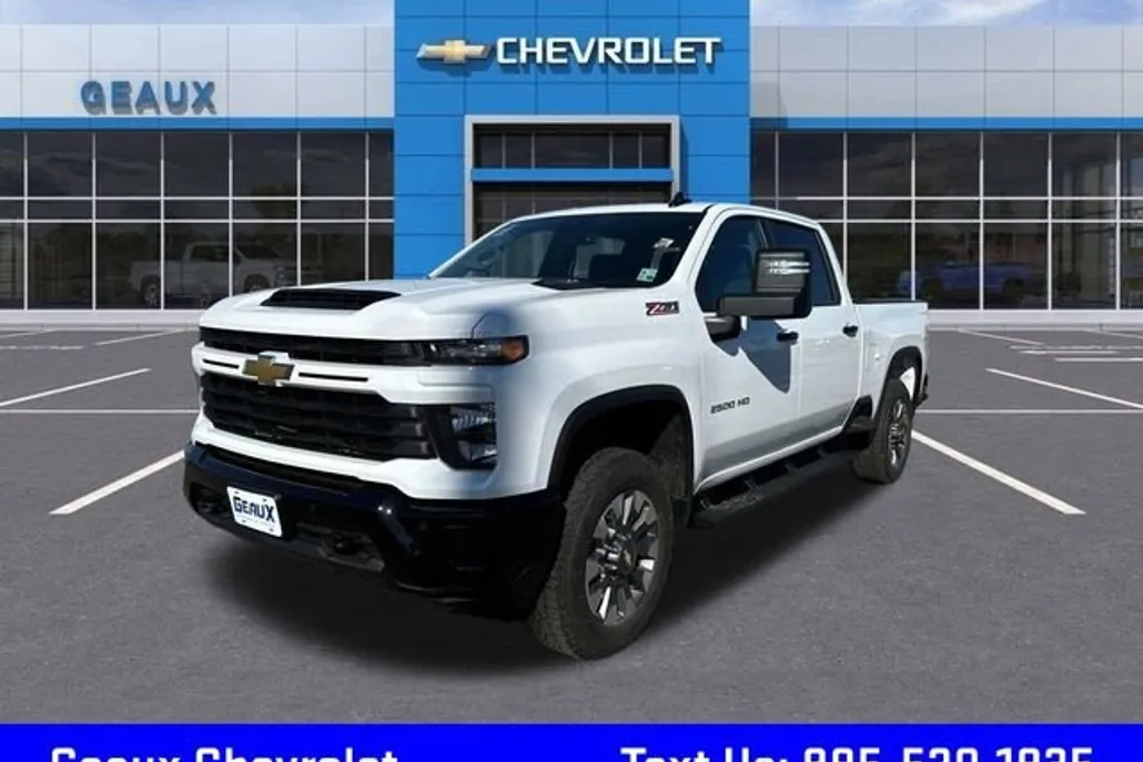 2025 Chevrolet Silverado photo 1