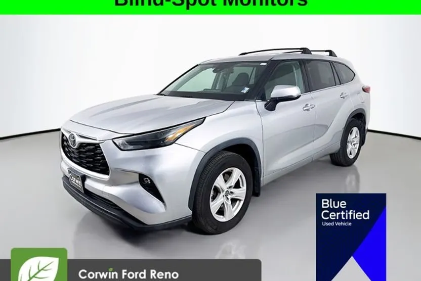 2022 Toyota Highlander LE photo 1