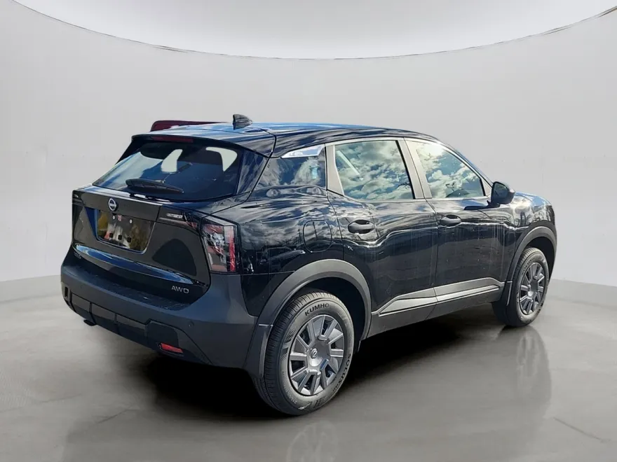 2025 Nissan Kicks S photo 1