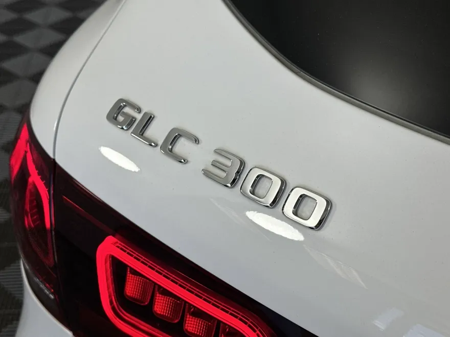 2022 Mercedes Benz GLC 300 4MATIC photo 1