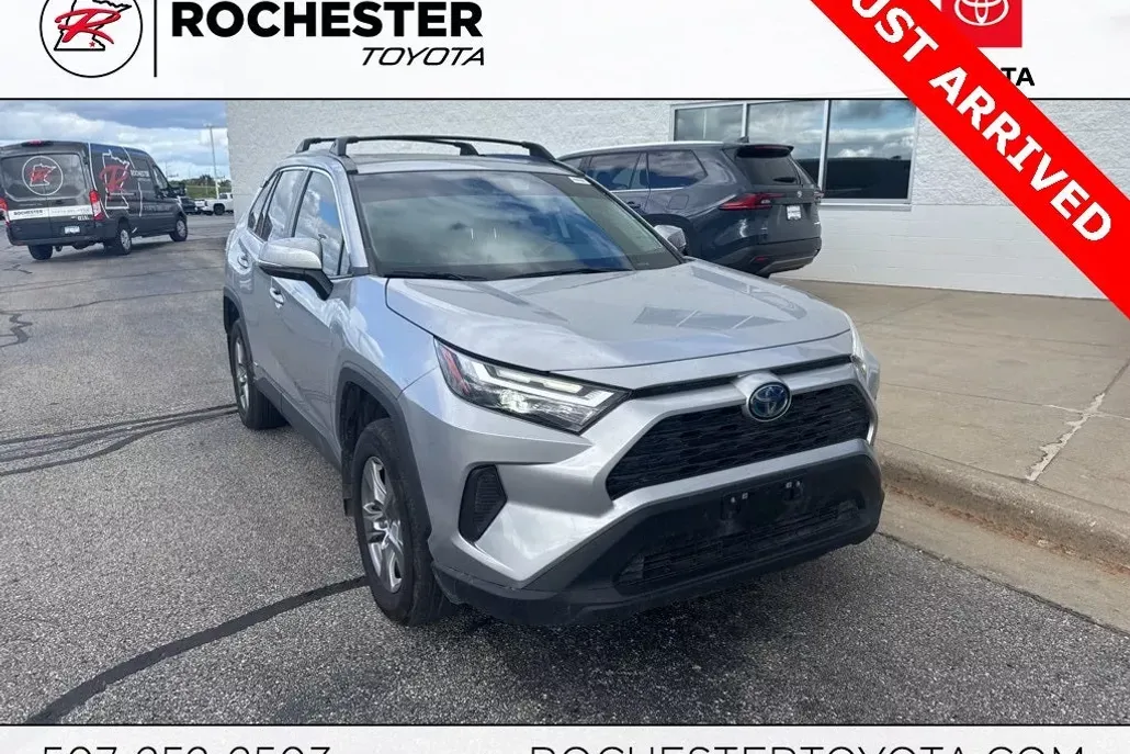 2024 Toyota RAV4 Hybrid XLE photo 1