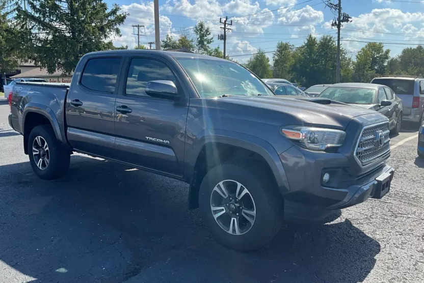 2016 Toyota Tacoma TRD Sport V6 photo 1