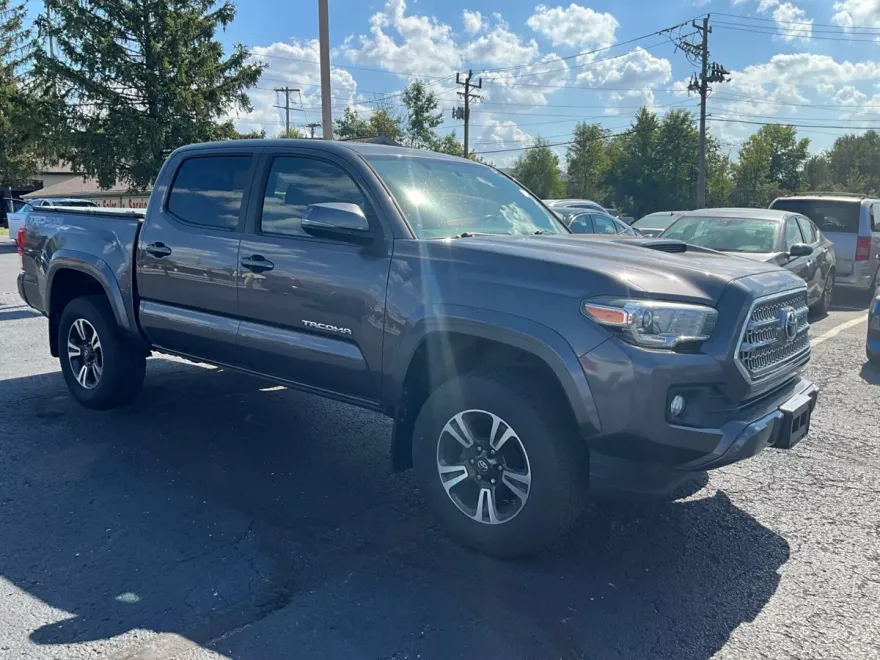 2016 Toyota Tacoma TRD Sport V6 photo 1