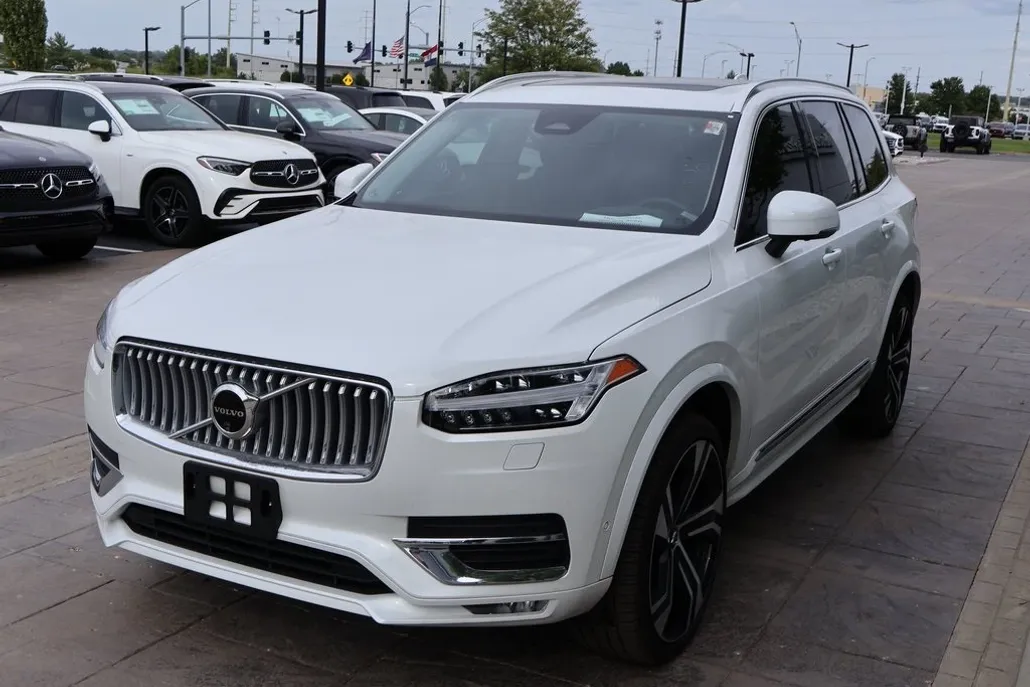 2025 Volvo XC90 AWD photo 1