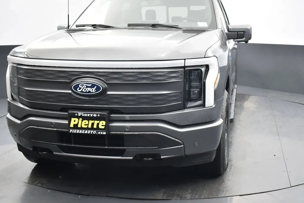 2025 Ford F-150 Lightning Lariat photo 1