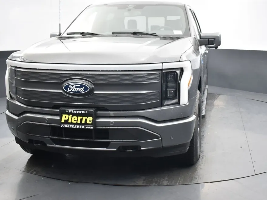 2025 Ford F-150 Lightning Lariat photo 1