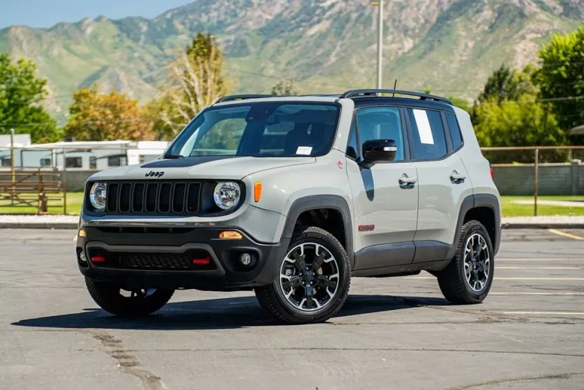 2023 Jeep Renegade Trailhawk photo 1