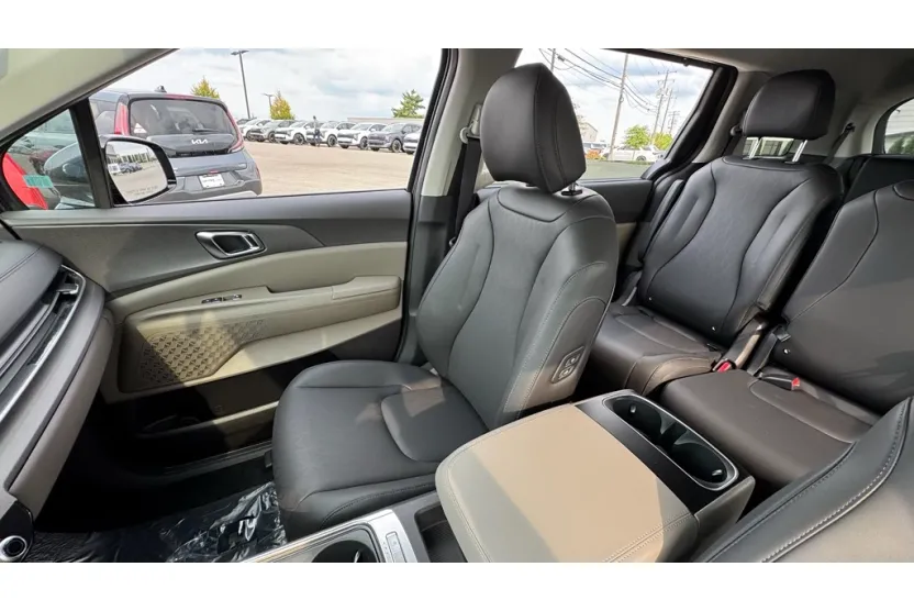 2026 Kia Carnival EX photo 1