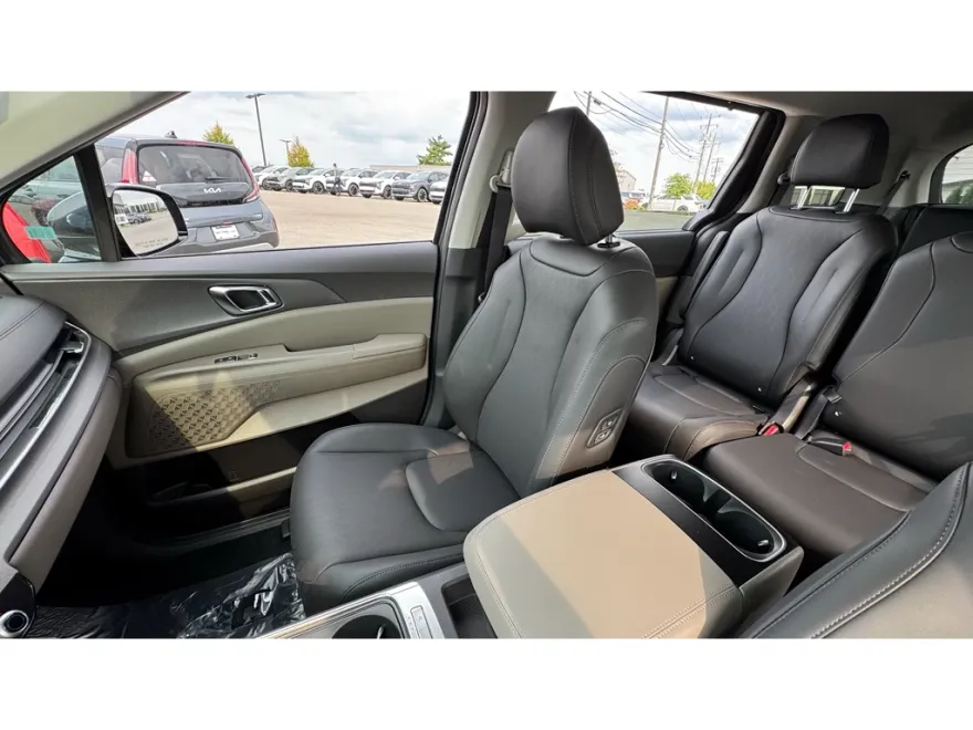2026 Kia Carnival EX photo 1