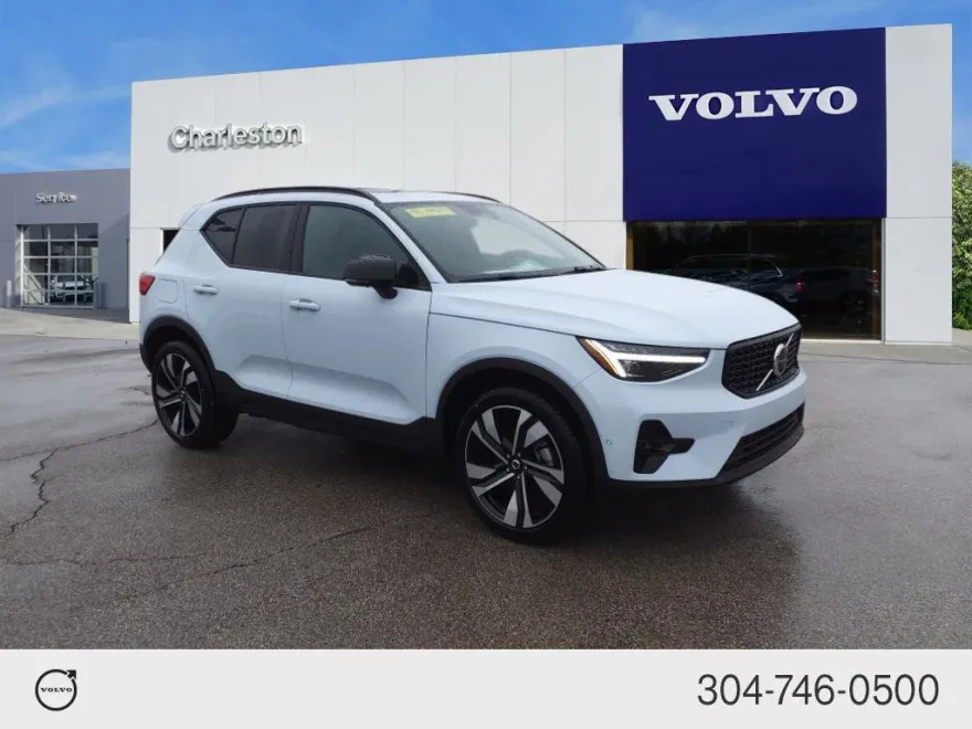 2025 Volvo XC40 Plus photo 1