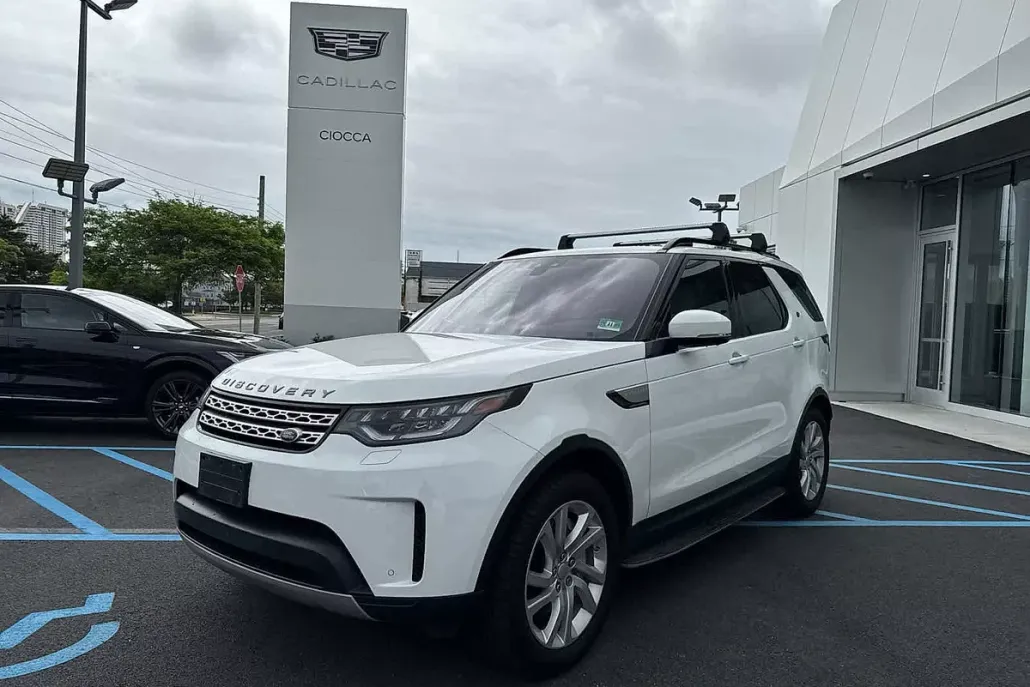 2018 Land Rover Discovery HSE photo 1