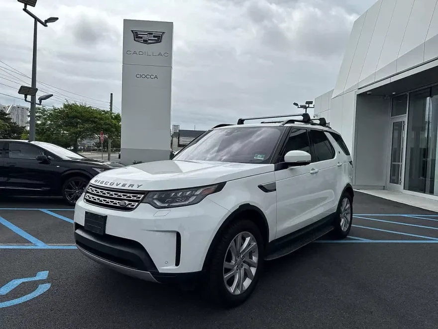 2018 Land Rover Discovery HSE photo 1