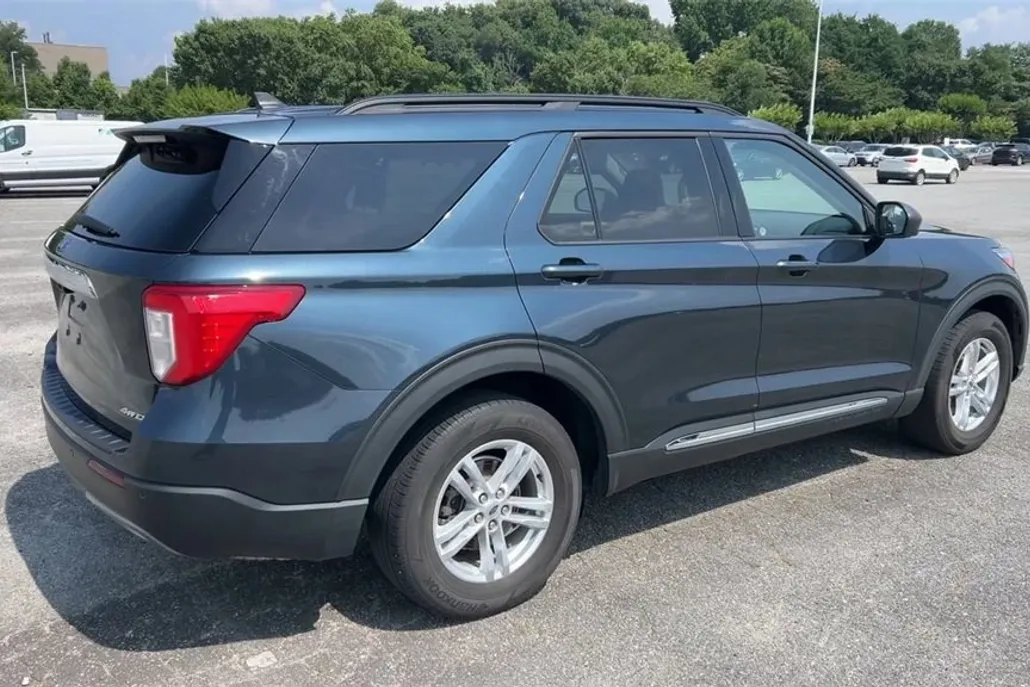 2022 Ford Explorer XLT photo 1
