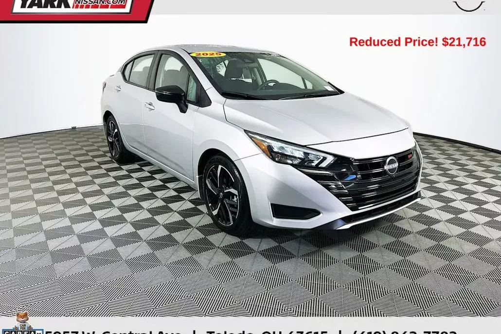 2025 Nissan Versa SR photo 1