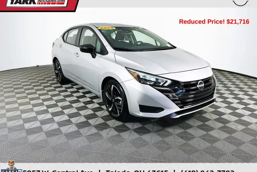 2025 Nissan Versa SR photo 1