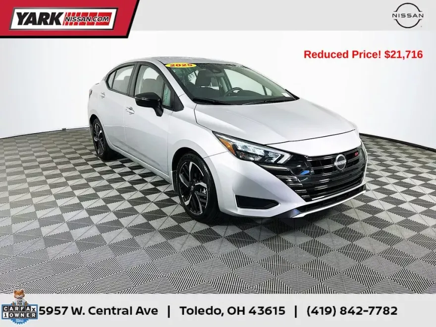 2025 Nissan Versa SR photo 1
