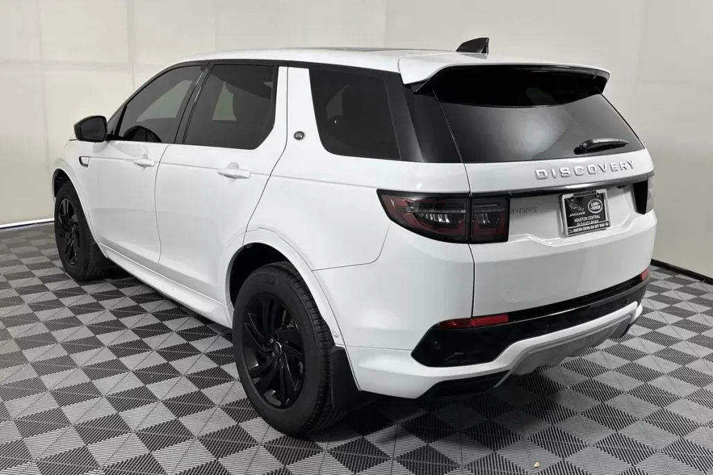 2024 Land Rover Discovery Sport S photo 1