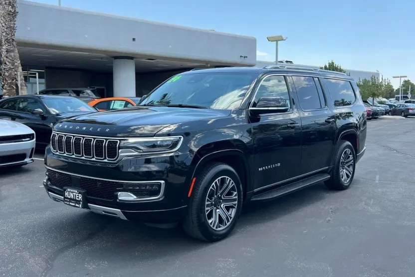 2024 Jeep Wagoneer L Series II photo 1