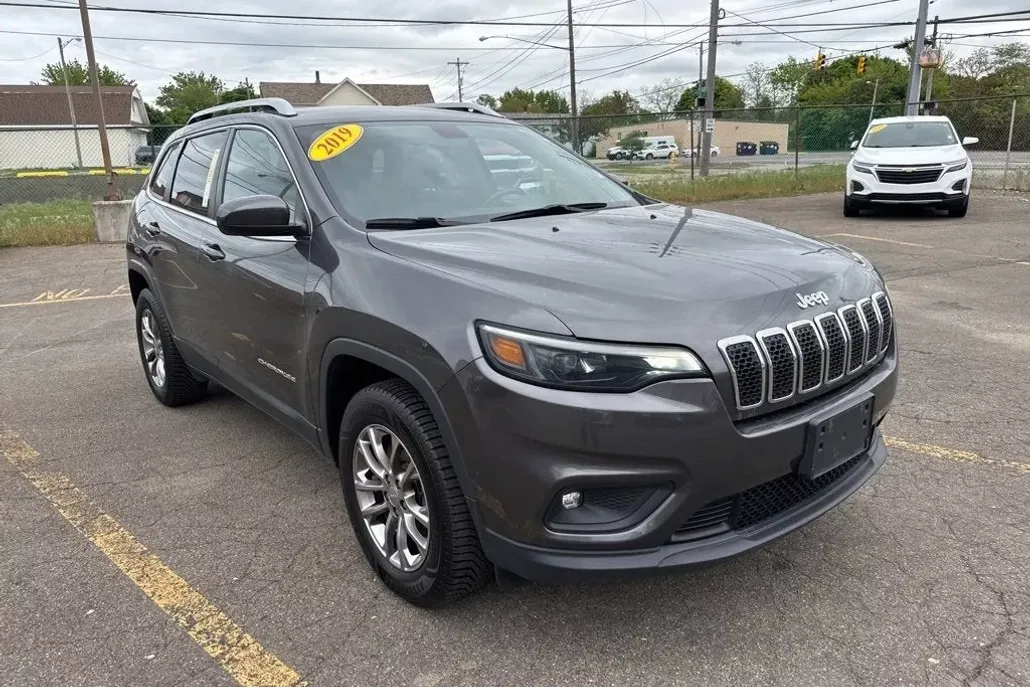 2019 Jeep Cherokee Latitude photo 1