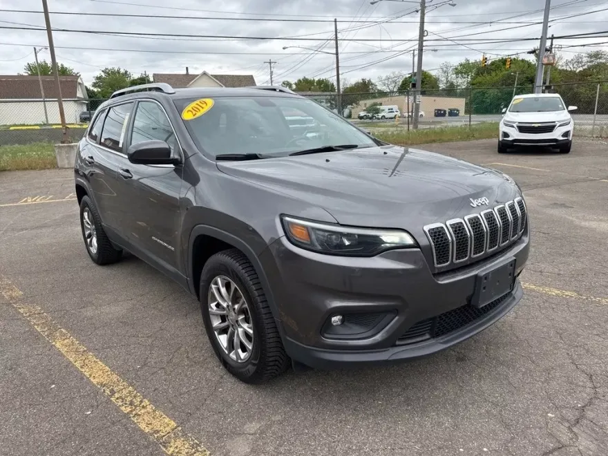 2019 Jeep Cherokee Latitude photo 1