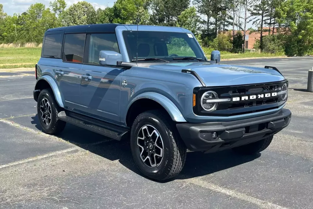 2025 Ford Bronco Outer Banks photo 1