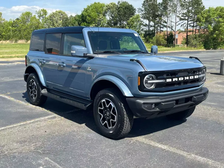 2025 Ford Bronco Outer Banks photo 1