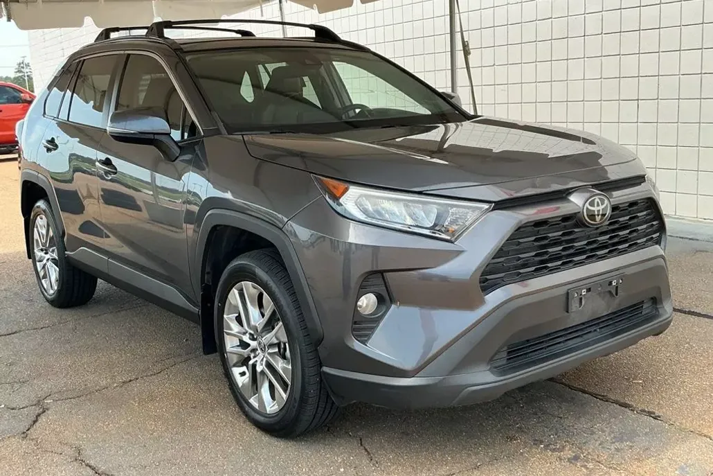 2021 Toyota RAV4 XLE Premium photo 1
