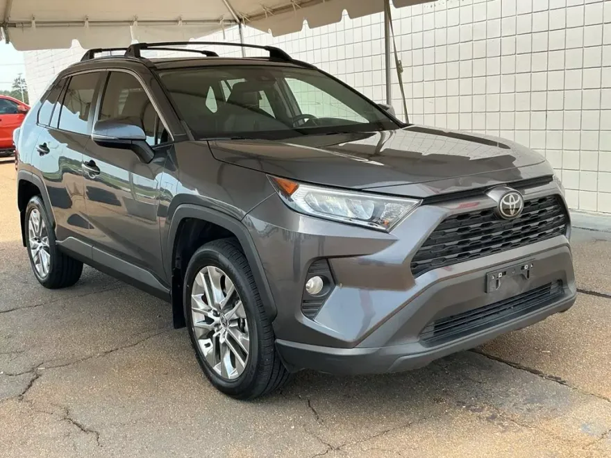 2021 Toyota RAV4 XLE Premium photo 1