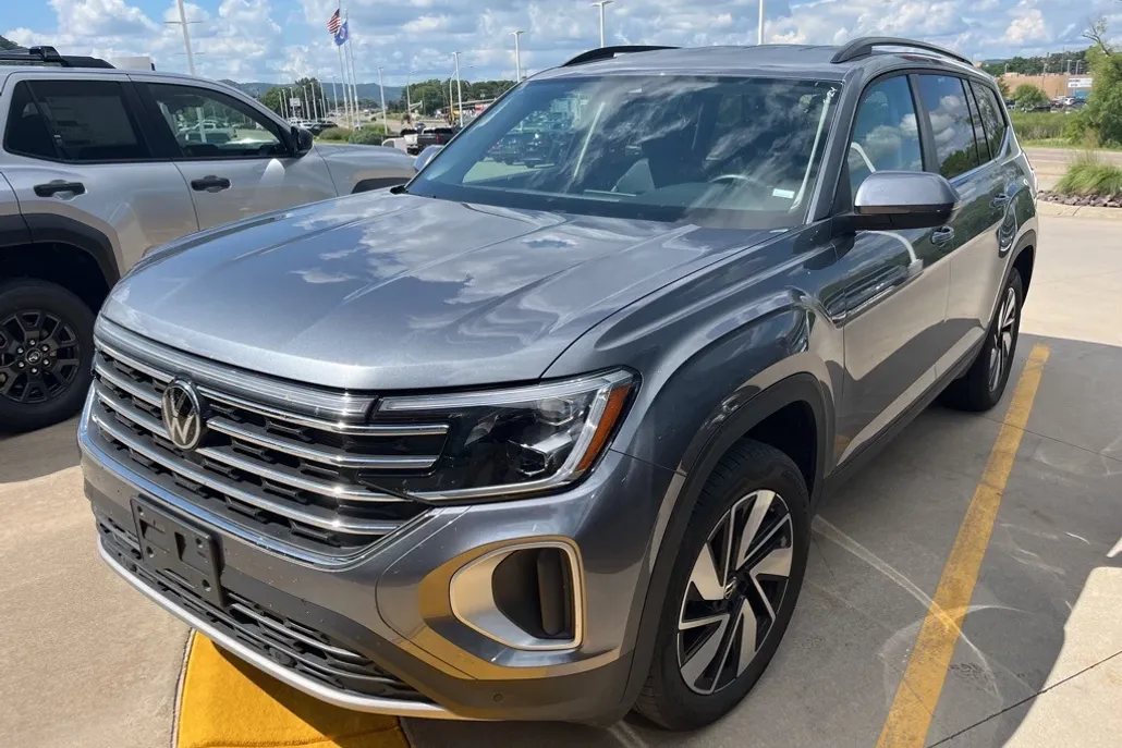 2025 Volkswagen Atlas SE Technology photo 1